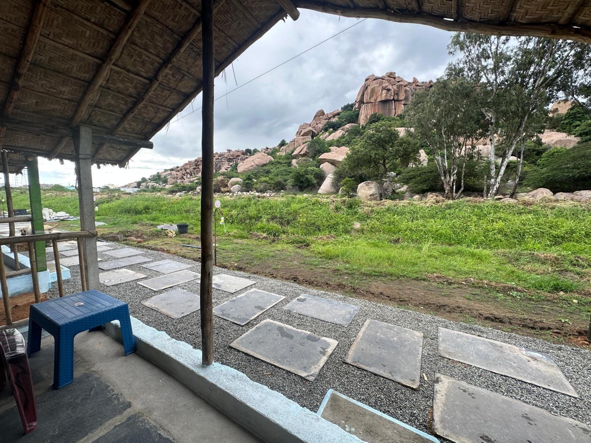The Gravity Cafe -A Unit Of Staychillhampi Dış mekan fotoğraf